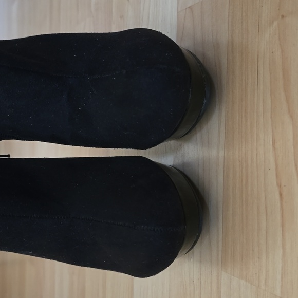 BONGO Black Suede/Gold Beaded High Heel Platform Booties Back Zipper Size 9 - Picture 4 of 11